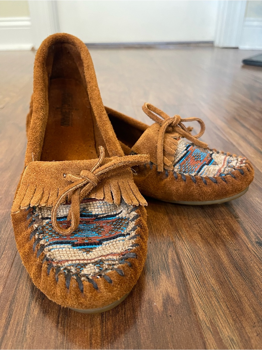 Minnetonka El Paso II Moccasins Women’s 9 Brown Suede Woven Tapestry Slip‑On GUC